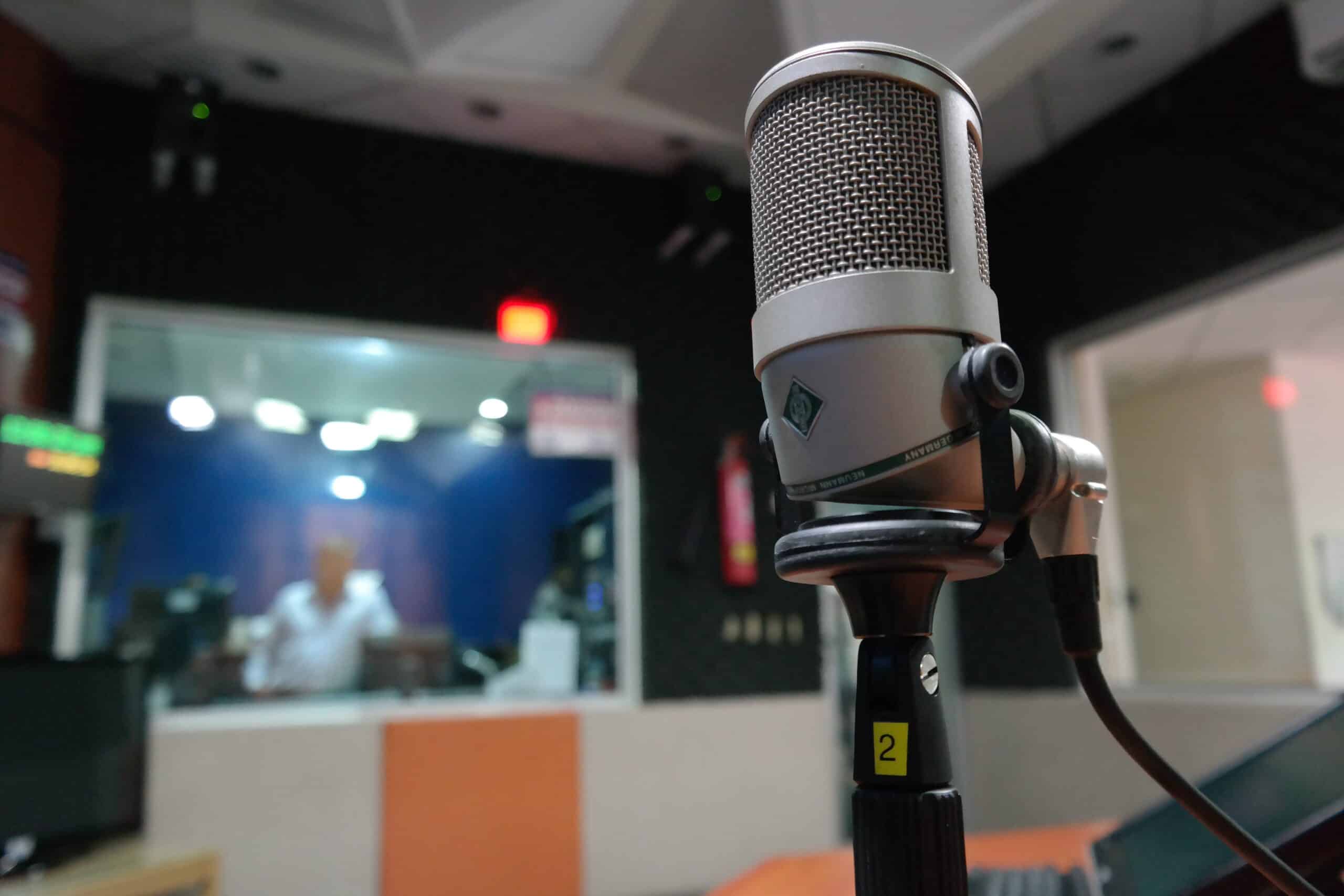 microphone-in-the-recording-studio