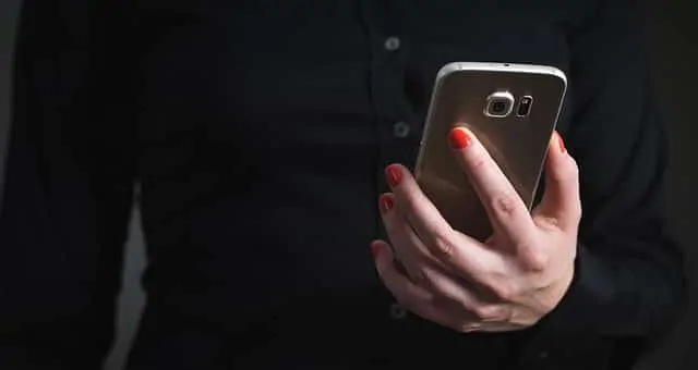 woman-using-smartphone